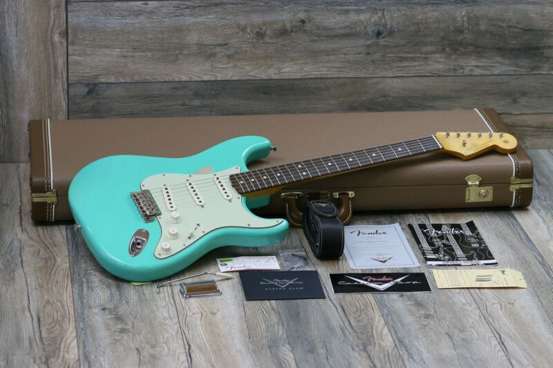 GuitarNerdery's tweet photo. How about this #Fender Custom Shop Stratocaster 64'
Yay or nay?
#guitar #guitarist #guitarporn #guitarsdaily #guitarnerdery https://t.co/xEtnljHCJS