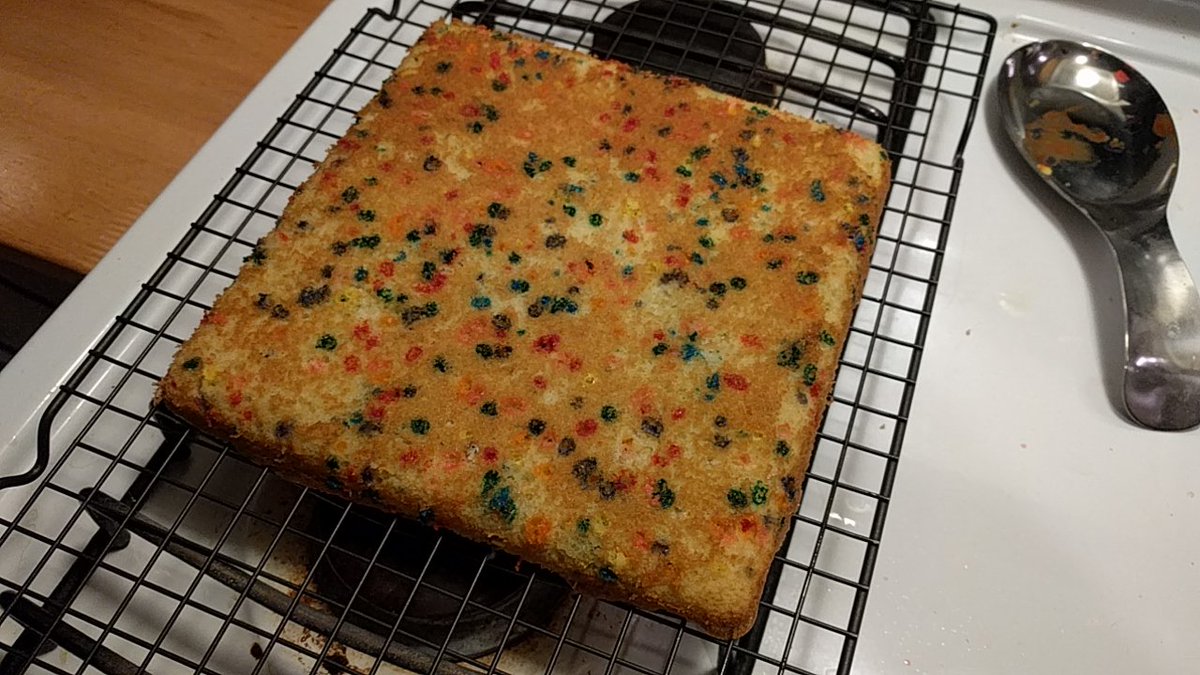 Sapphykinz's tweet image. I made cake bites! 🎂😋
#baking