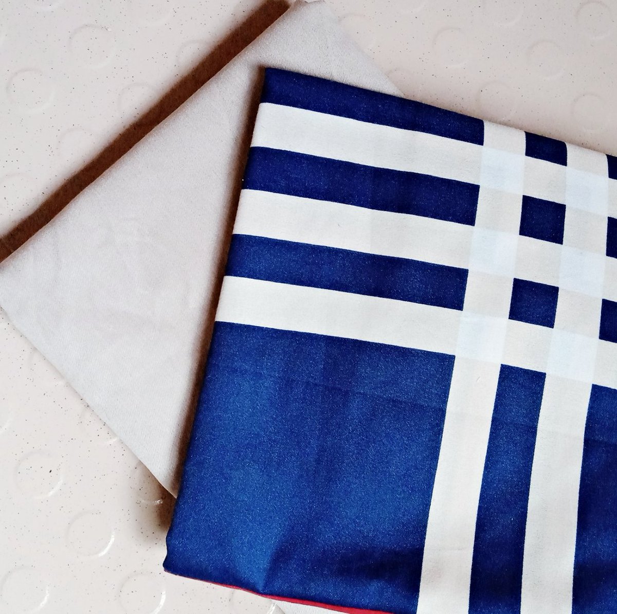 OcubeFabrics's tweet image. We sell all kinds of plain and pattern materials in wholesale and retail .We're available available 24/7. Let's know how we can be of help to you.. And can as well help retweet and like.. My customers may be on your timeline please!!!! #fabrics #PlainAndPattern #OcubeFabric