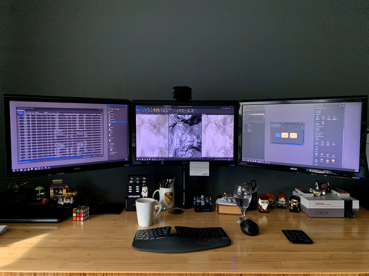 CartoRedux's tweet photo. Sometimes itβs nice to be able to spread out...
Big fan of the dockable panes in @ArcGISPro
Now if only there were a way to use presets that let me re-dock everything back to one screen π€
#MappingLife https://t.co/OJM1aZVwxz