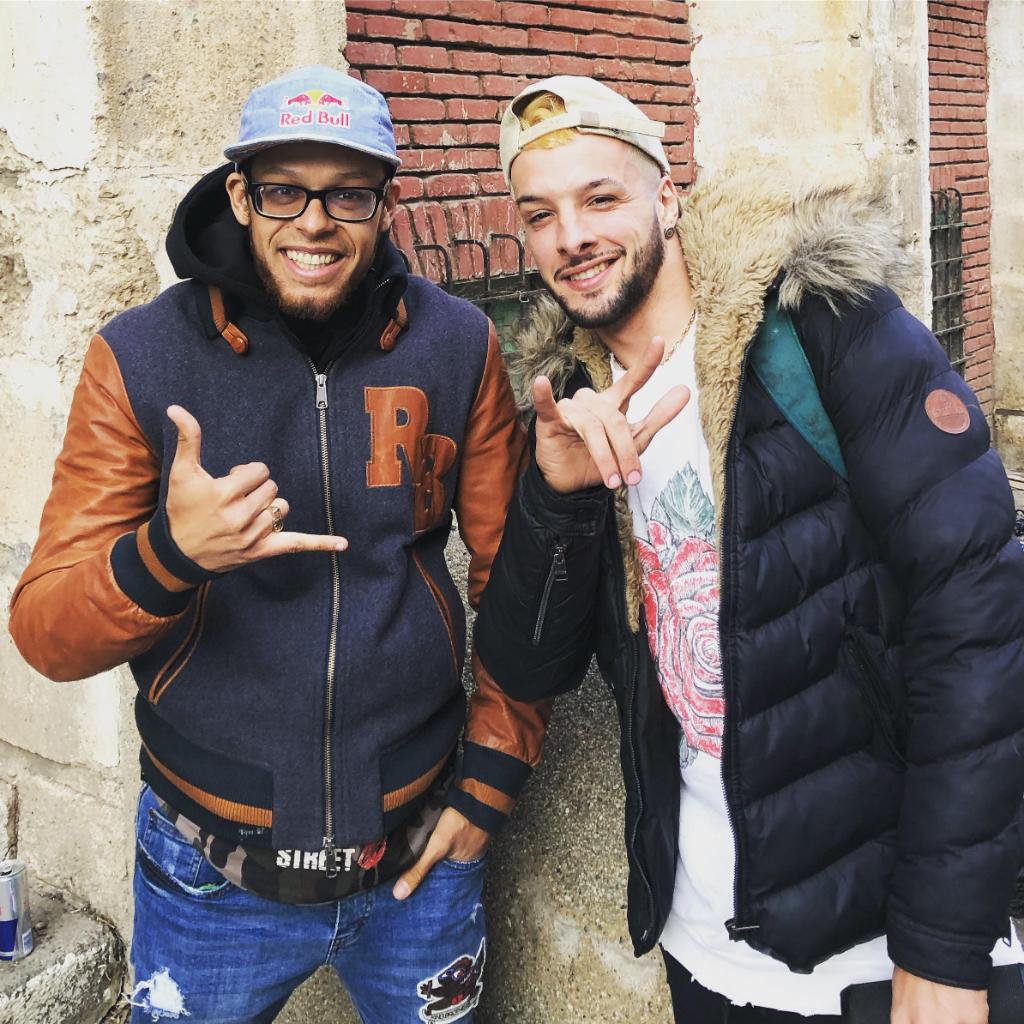 redbull_dz's tweet photo. @lilou_officiel à Alger 🇩🇿 pour le WikiStage Algiers en compagnie de Bboy D12 !🔥🔥
#Alger #Algerie #RedBullBCOne #BCOne #Wikistage https://t.co/PjgQDH6KgE