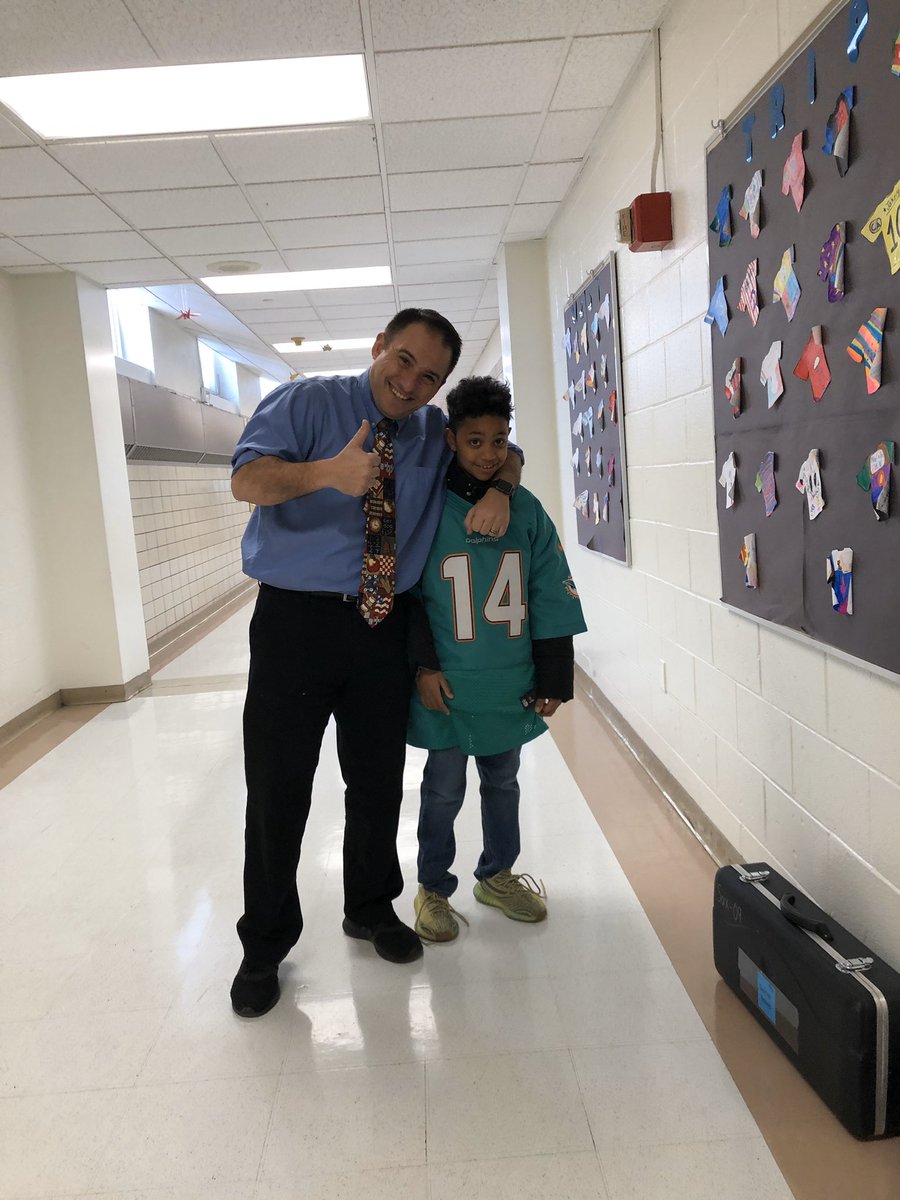 MrT_TheTeacher's tweet photo. My buddy bet me that the @Patriots would not lose to the @Titans ESPECIALLY after they lose the week before to my team... needless to say, he kept up his part of the bargain, LIKE A CHANPION!! @MiamiDolphins are the best!! #FinsUp #spsfriendship #teachingfuturefans #proudteacher https://t.co/5xWt3YQhZh