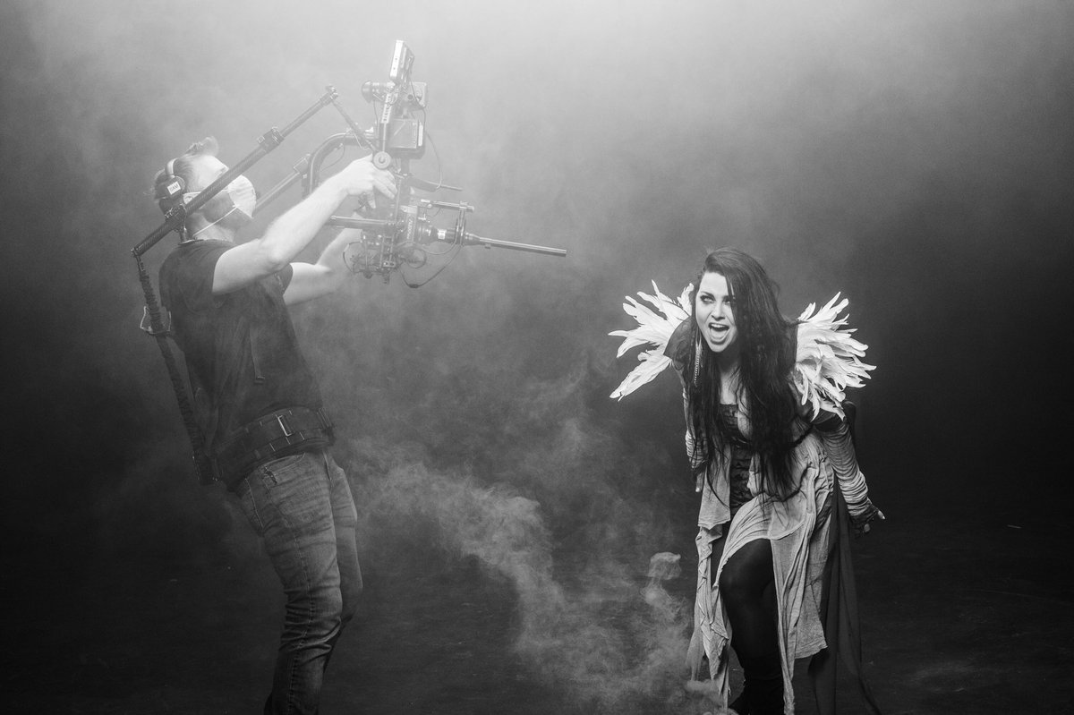 Evanescence tweet media
