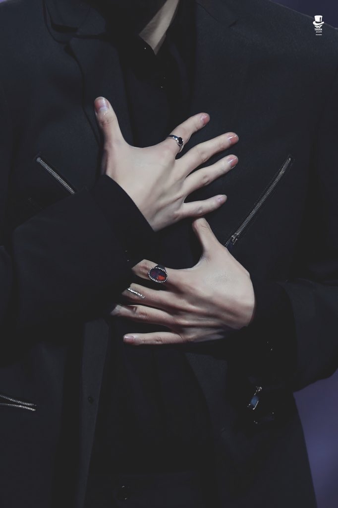 el_exo94's tweet photo. 🤤😍 https://t.co/z0NRkqO3ke