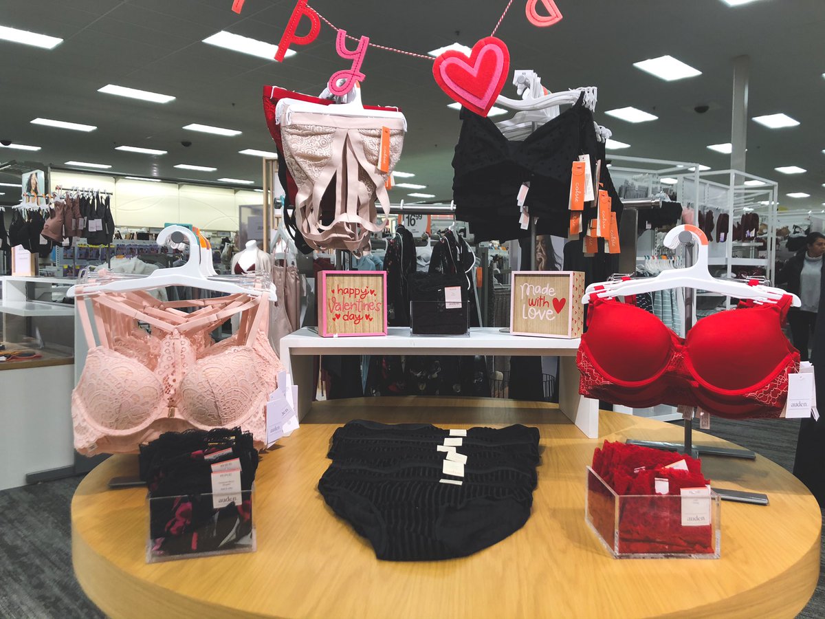 karleeT1129's tweet photo. Pink &amp; red all over at #T1129! 

Our Intimates DBO Delaney is ready for Valentine’s Day (and so are our guests!)

@sarah_hunsucker @IanFromTarget @I_Tob26 @ContrucciJoe @StephenpTarget https://t.co/kVosjlmu6x