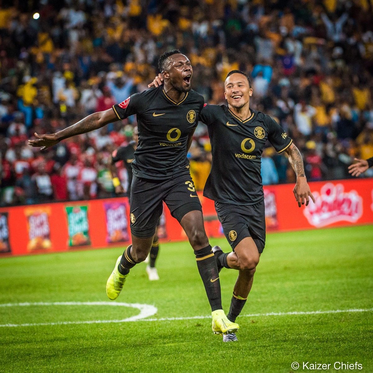 mbali_ndlela's tweet photo. 38 points. It's 2020 and we're still at the top of the table. Thank you Kaizer Chiefs💛✌️🖤#Amakhosi4Life #KaizerChiefs50 https://t.co/oSDqrdfRkl
