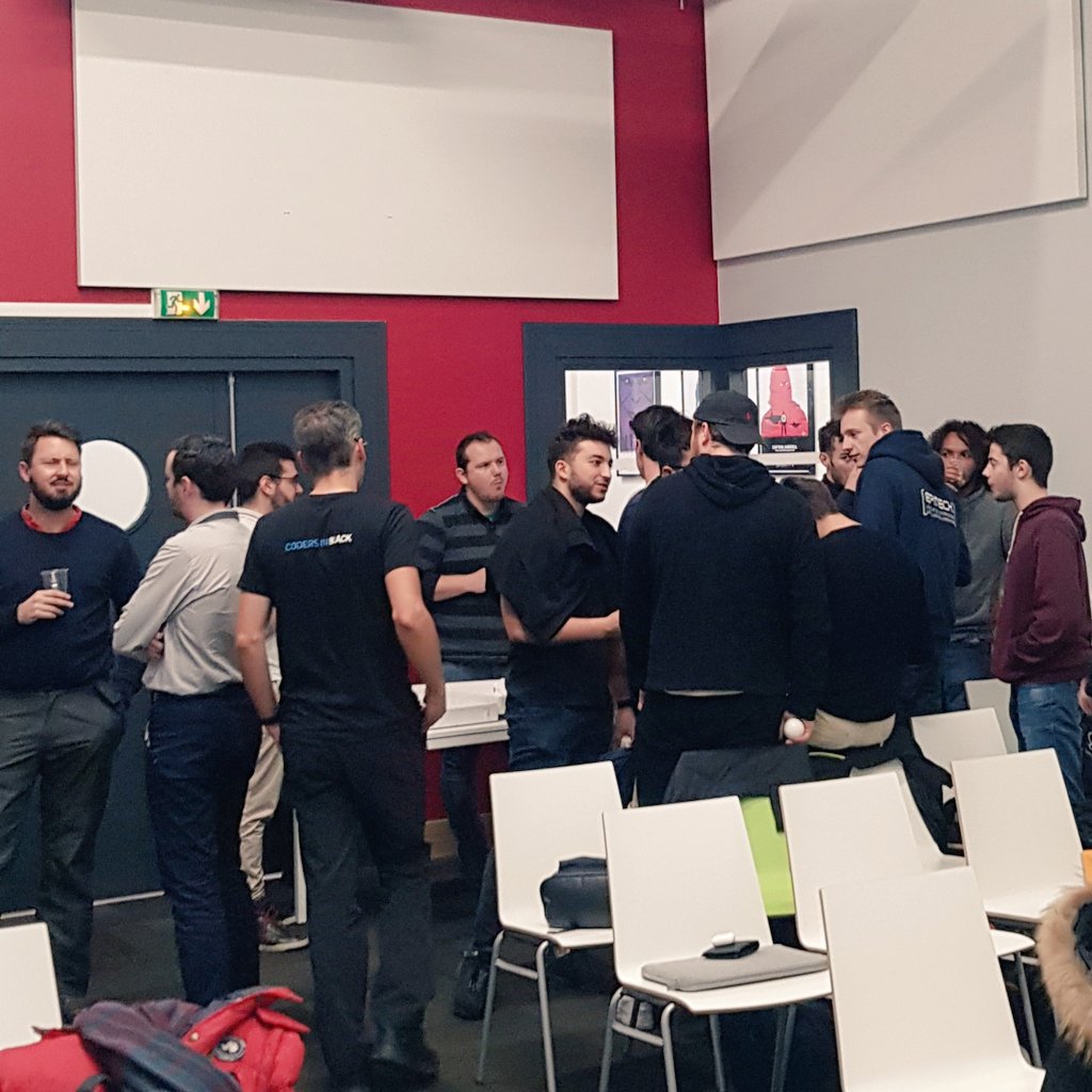 JobOpportunIT_'s tweet image. ➡️ Après les présentations de @slizeray et @CodersInBlack moment de networking au #Meetup  #devmobca. 🍔🍹
Premier contact de l&apos;année avec les étudiants de l&apos;@EpitechNice et passionnés de Développement Mobile. 
#FierdEtreSponsor