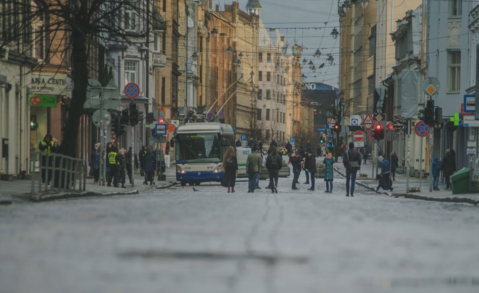 Как в Риге закрыли улицу для машин, что из этого вышло исследование,пешеходный переход,деньбезавто,молодцы,Рига,бизнес