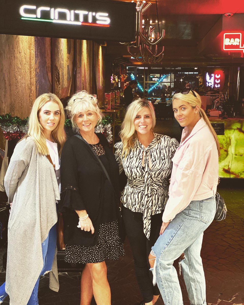 laurie_rees2's tweet photo. There aren’t many people that will fly half way across the world to Australia for just 4 days🙈🤯 for this I am forever grateful, Frankie already misses his Aunties!! Safe flight back and we can’t wait to see u in July,m 😂💙💙💙 #loveyou #bestsisters #bestaunties https://t.co/akJHXepFoc