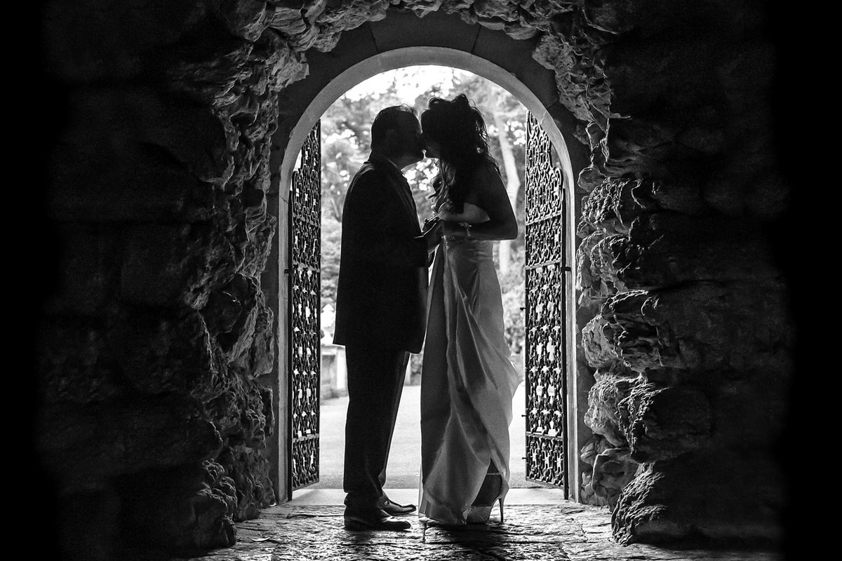 No matter the time of year or what ever the weather throws at us, an experienced #photographer can always find places for great portraits #brideandgroom #weddingday #italianvilla #weddingphotographer #westmidsphotographer