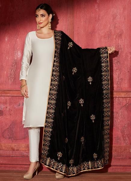 LASHKARAA's tweet photo. A gorgeous wardrobe staple, the Black Multicolor Embroidered Shawl is an elegant mix of gold and red embroidery that adds a pop to smooth velvet. Accessorize with gold earrings to tie the look together. 🖤 Shop now: https://t.co/ylLQNMijN3 https://t.co/KIHkjNr06D
