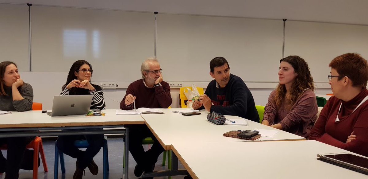 Reprenem l'activitat del grup <a href="/edubot_UJI/">EDUBOT</a> amb nou projecte d'Innovació Educativa. Enguany utilitzarem la robòtica com a instrument per a superar la bretxa de gènere en els graus de Mestre/a d'Educació Infantil i Primària de la <a href="/UJIuniversitat/">Universitat Jaume I</a> 😊🤖💪