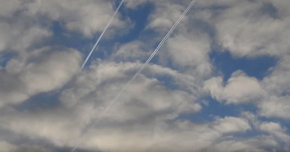 beingmyself_25's tweet photo. #Chemtrail #AerosolAssault #SkyMess #Geoengineering #WeatherControl #ClimateControl #SkyOverEuropeUK #Skygazer 
04.01.2020... Video ===✈
https://t.co/eNJd8cP51u https://t.co/Lcbna4FyqV