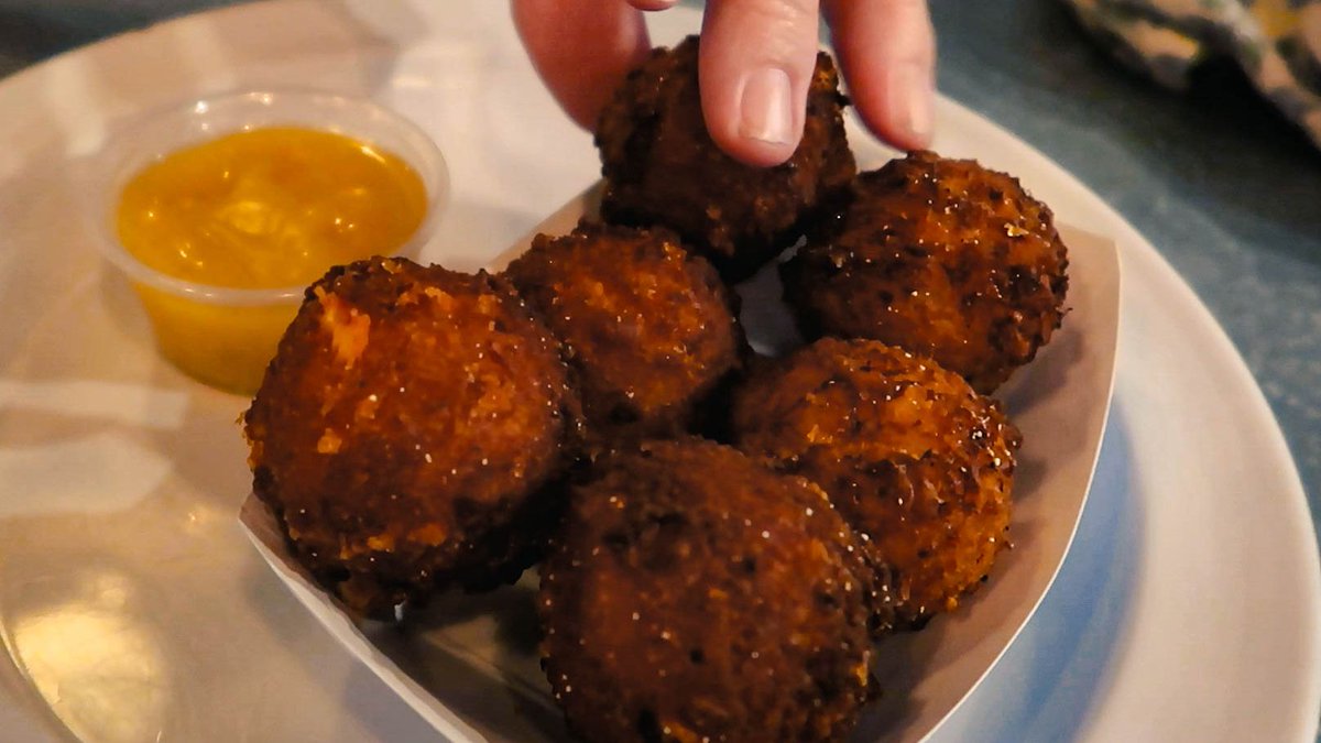 Our #hushpuppies are little balls of deep fried deliciousness, served with cinnamon-honey butter. Starters don’t get much better than that. #Yum!

#starters #hushpuppy #babybluesbbq #bbq #barbequenation #welovebbq #whywedobbq #huspuppies #cinnamonhoneybutter #butter #deepfried