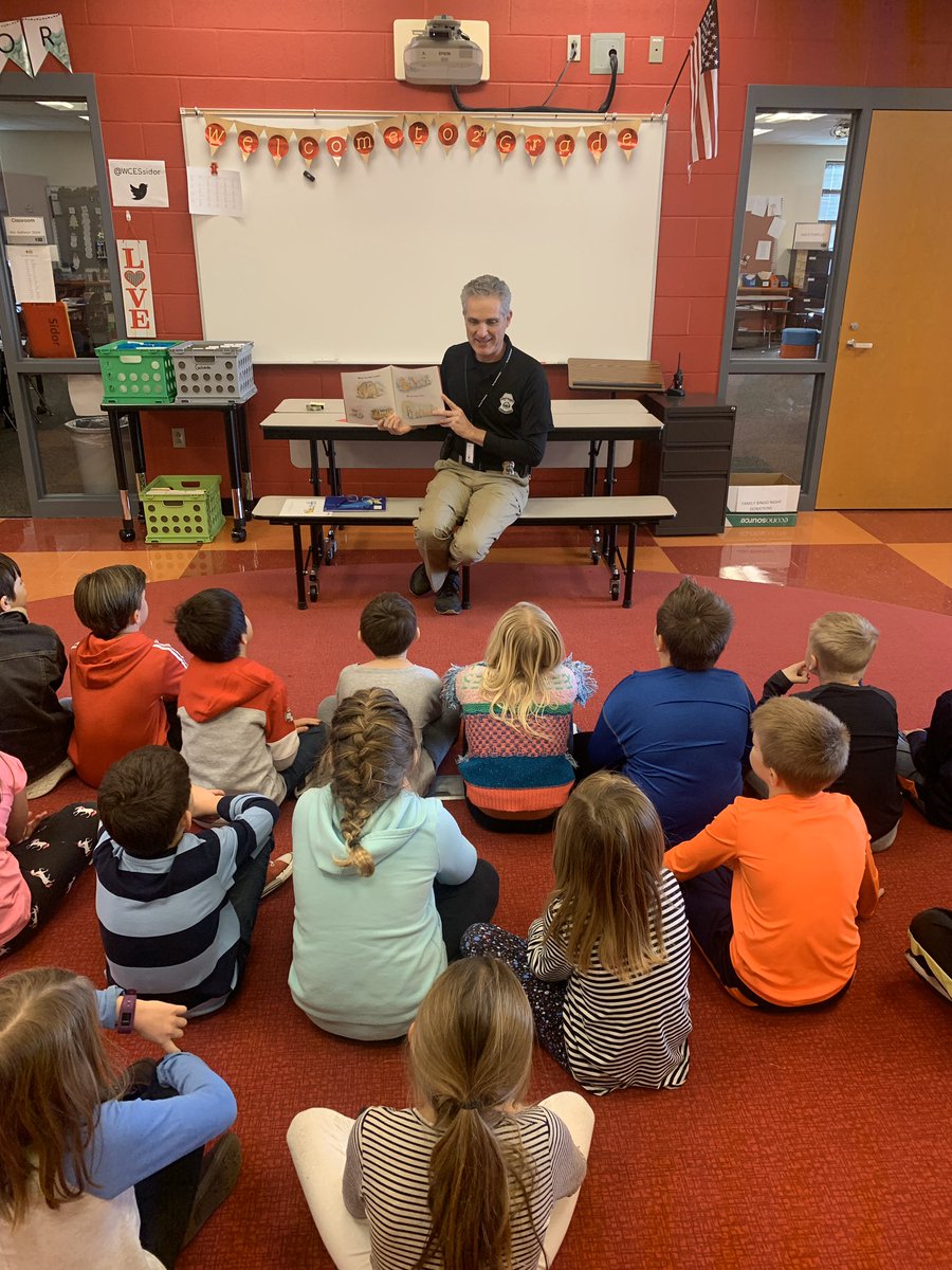Mrs_Sidor's tweet photo. 2nd grade enjoyed being read to by Master Deputy Mark Burdolski today! He read them books about kindness! 👮🏼‍♂️ @JOCOSHERIFF @WolfCreekElem https://t.co/dpJAq35JW1