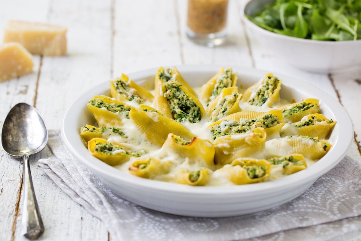 Is the weather getting you down today? Well this dish is sure to help you stay warm and stay out of the snow. These stuffed pasta shells are an awesome dinner idea the whole family will love! 
ow.ly/hbCQ50xQwHL