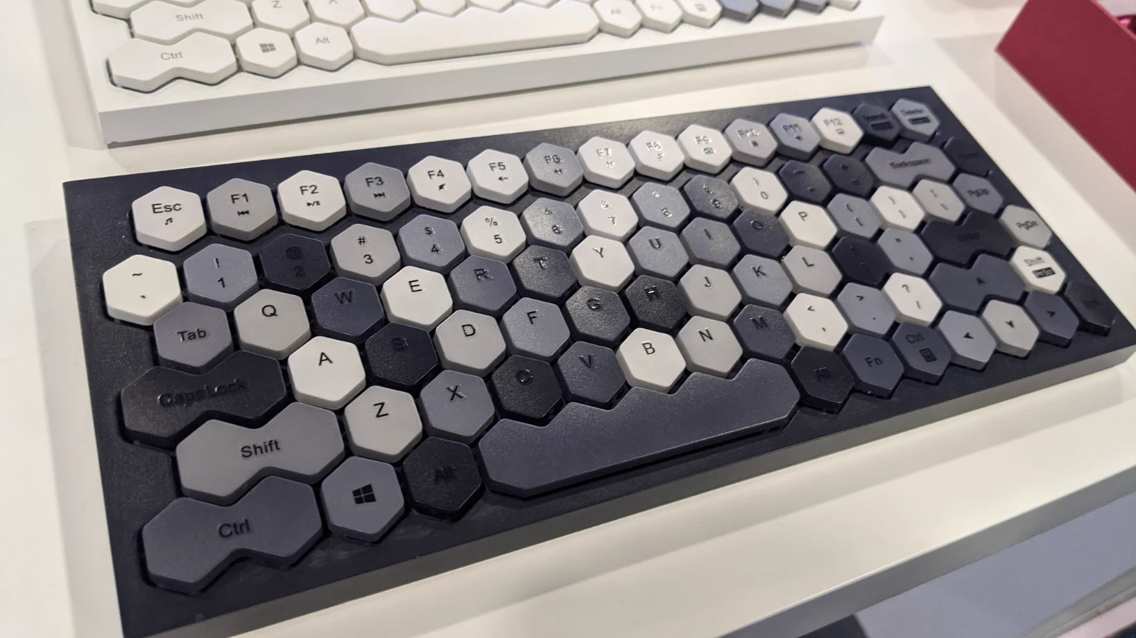 ついつい押したくなる？見た目も色も可愛いキーボードたちwww