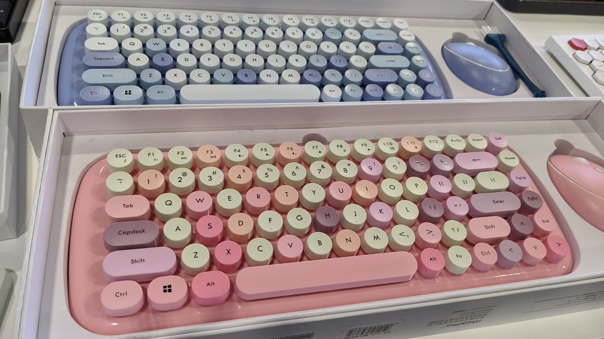 ハニカム型のキーボードが 可愛いが過ぎる しめっちゃかっこいい エヴァみ 大戦略やん 売ってないの Togetter