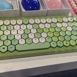 ついつい押したくなる？見た目も色も可愛いキーボードたち!