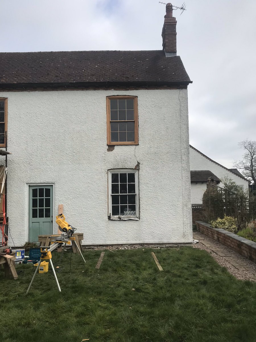WhitacreBespoke's tweet photo. #midlandshour North Warwickshire based sash window and timber frame building specialists. We can service, repair, restore, replace your sash windows and make them work efficiently with out rattles and draughts. All period windows and doors cared for. #Conservationcarpentry https://t.co/4h3eMCoNuN
