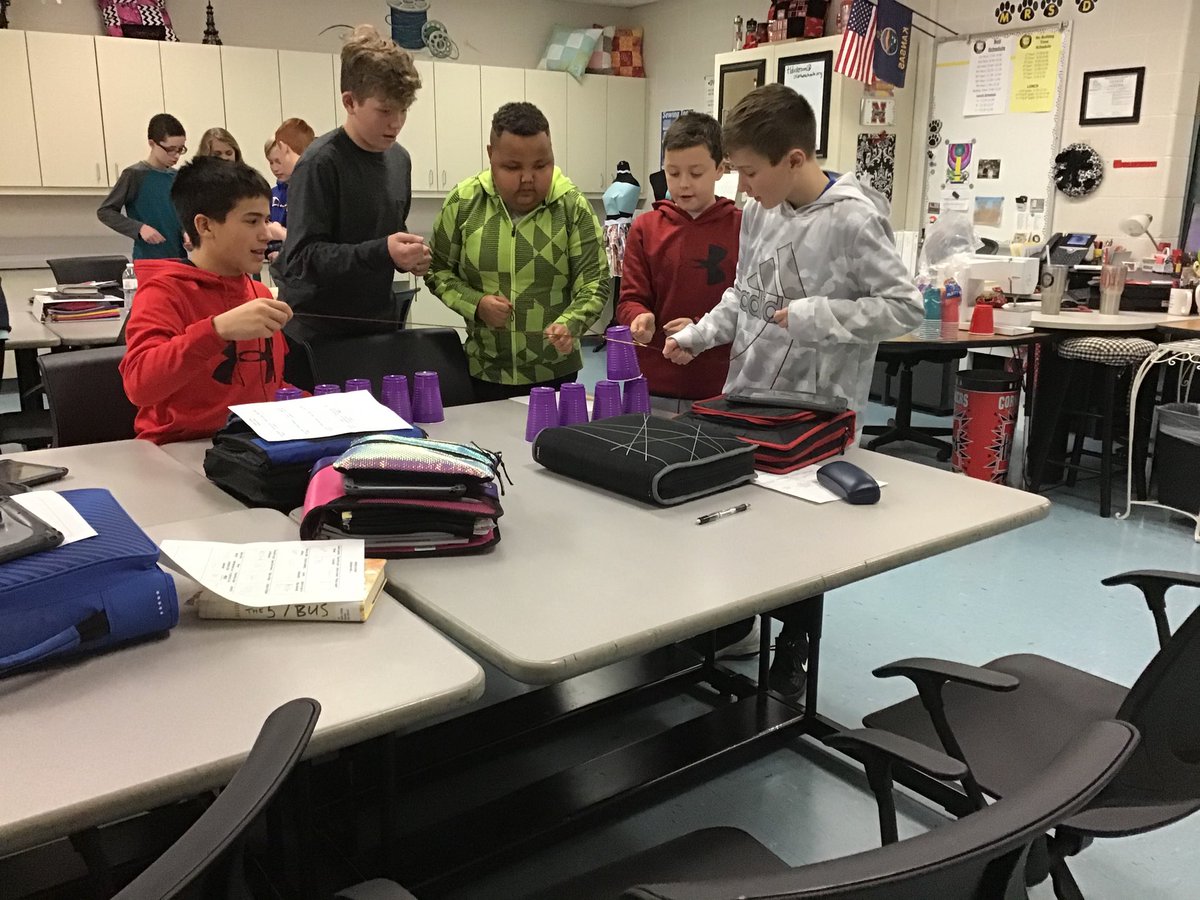 mrsdfacs's tweet photo. Team building in Leadership 6 class. ⁦@CTMSBulldog⁩ https://t.co/RtSsXmdIUN