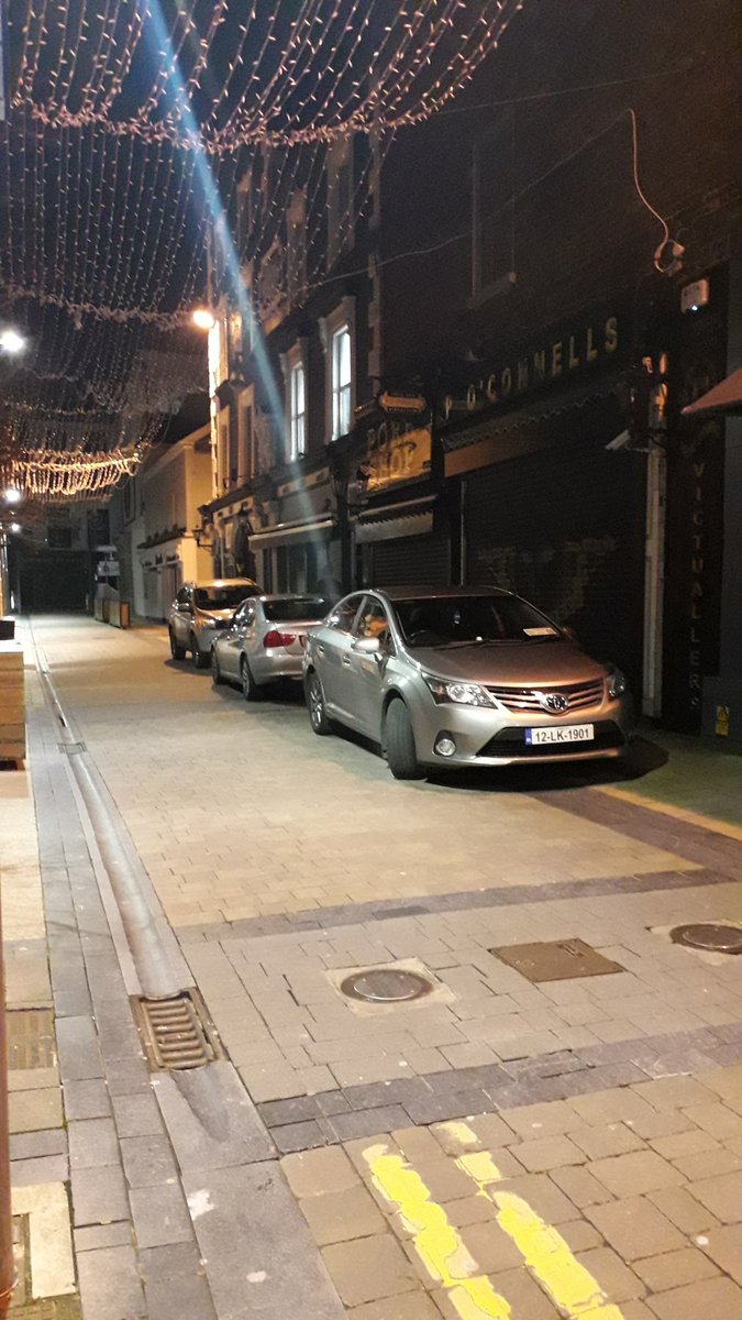 BadDrivingEire's tweet photo. I was just thinking the other day that this street never really has anyone parked on it. In fact this photo proves otherwise #littlecatherinest @LimerickCouncil Street should be closed to through traffic https://t.co/SRM2UBB4Vr
