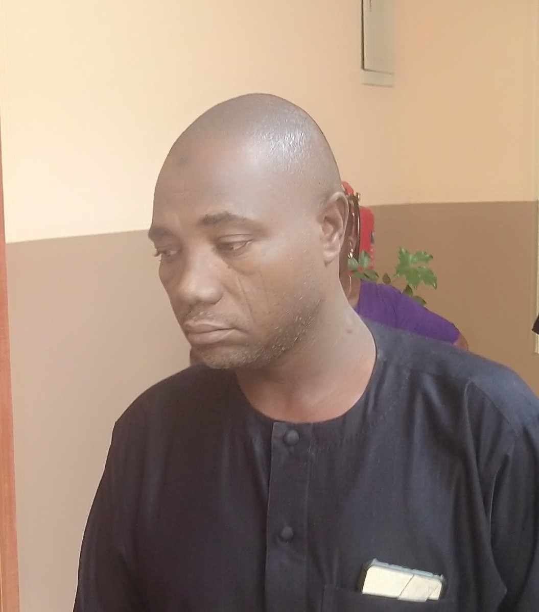 olufemiosinusi's tweet photo. Man lands in trouble over N45.3 million fake oil deal!! https://t.co/neKoaazNEc #Scam419 #OilScam https://t.co/wy5zVuJe08