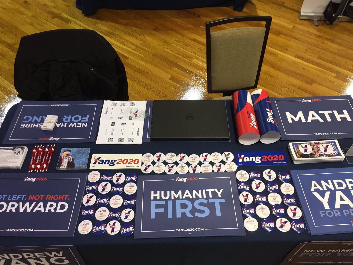 harvardforyang's tweet photo. Yang-curious crowd: “Can I grab one of these? I have a friend who really likes Yang.”
Me: “Everything but the laptop is up for grabs.”😂😂
Love the passion we are seeing from high school, college students, and educators at New England College Convention 2020! https://t.co/ge9HPTgX7o