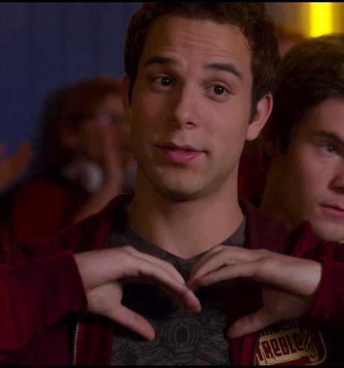 PitchPerfectFR's tweet photo. JESSE VS THEO

Lequel vous préférez haha ? 🔥 https://t.co/kI1ssRO9xk