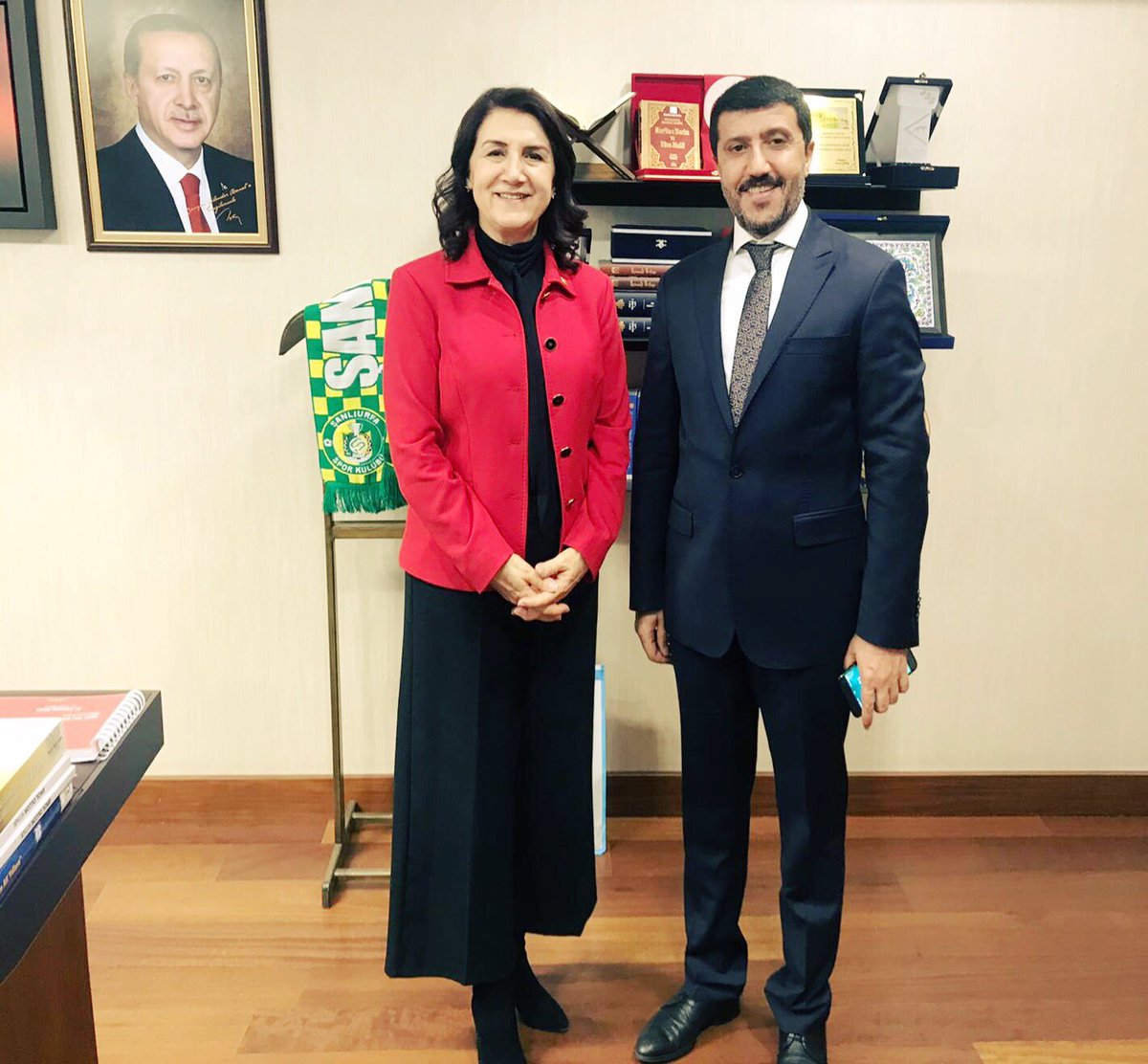 Değerli Ablam, Şanlıurfa'mızın çalışkan ve örnek Milletvekillerinden Gülender Açanal Hanımefendi'yi makamında ziyaret ettim. İçten ağırlaması için Sayın Vekilimize yürekten teşekkür ediyorum.⁦<a href="/gulenderacanal/">Zemzem Gülender AÇANAL 🇹🇷</a>⁩