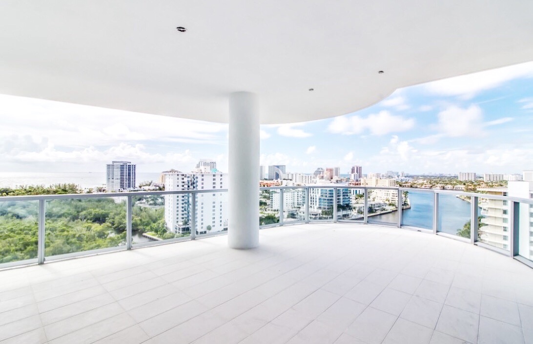 AquaBlu offers an array of notable features 💠 Step out onto your very own private terrace and take in the jaw-dropping views from every angle. To book a private tour, please call our sales center at (954) 530-7116.