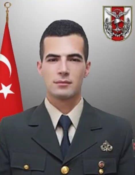 adaletozgurluk2's tweet photo. Dünyada 4 eksik,
Cennette 4 fazlayız artık...

Barış Pınarı Harekatı bölgesinde şehit düşen 4 kahraman askerimiz;

      " Şehit Erol YANIK "
      " Şehit Sinan KÖSE "
      " Şehit Fatih AKBULUT "
      " Şehit Halil KARAKOÇ " https://t.co/ZzWfi4lknY