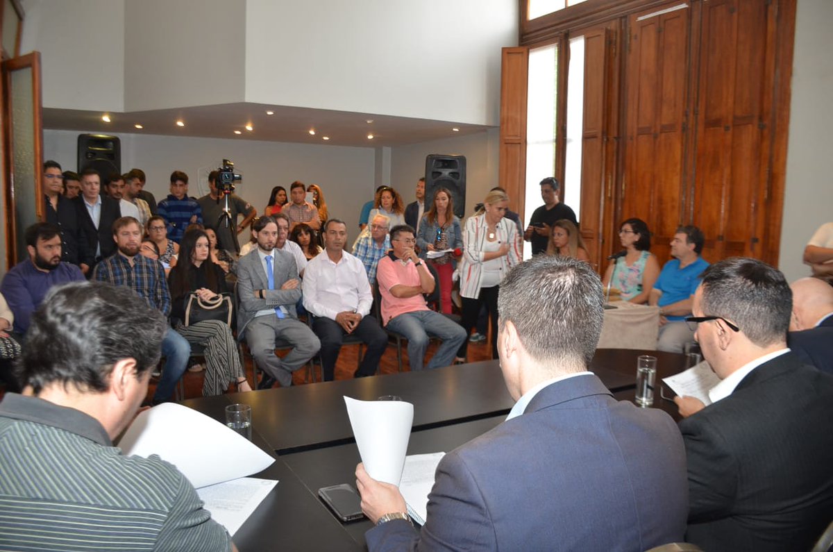 Concejales del oficialismo y de la oposición participaron de la apertura de licitación pública 04/2019 "Pavimento calles Comahue, entre Musters y Soler, y Perito Moreno, entre Cangallo y Comahue, del Barrio Los Sauces"