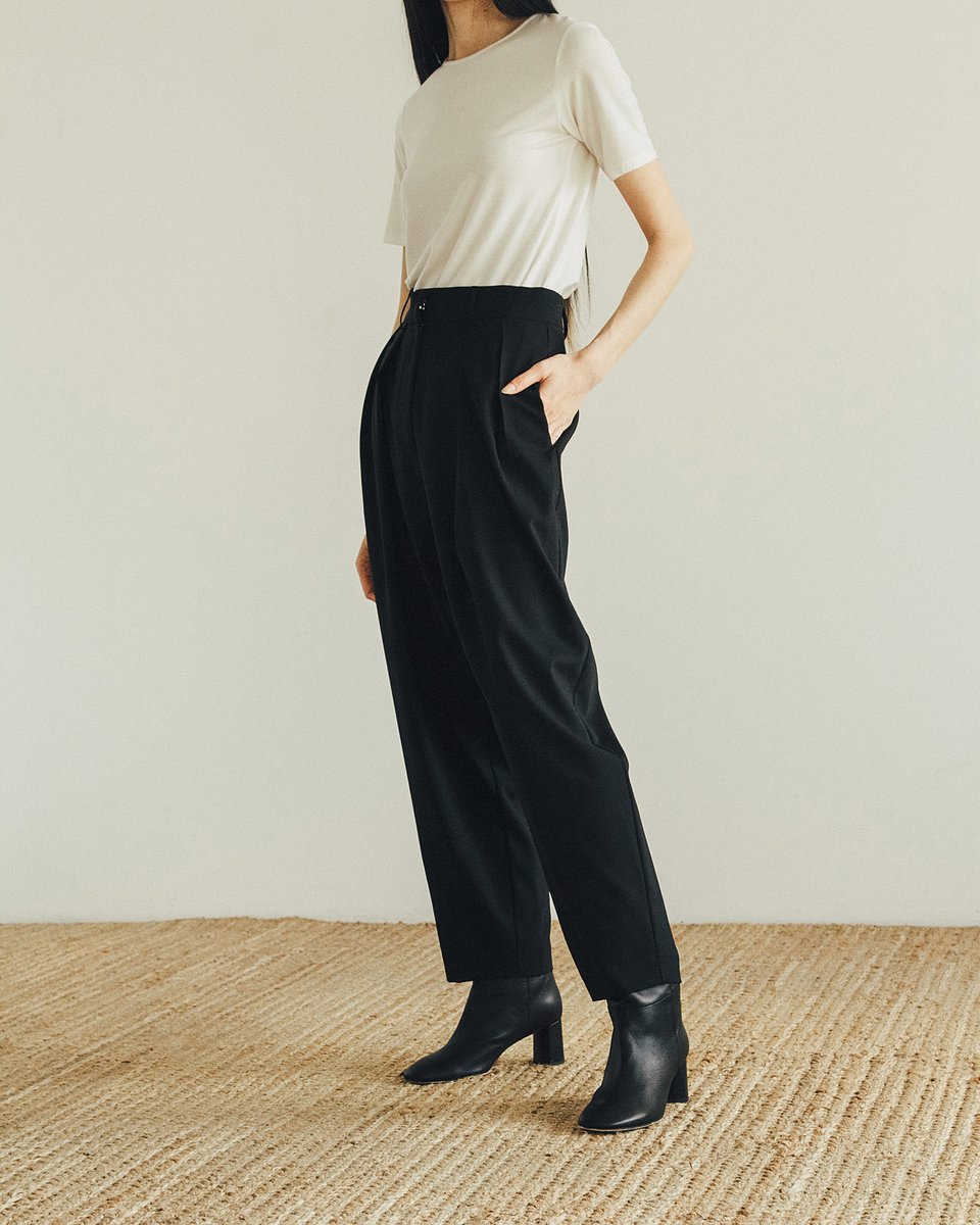 The ultimate #pant. All day, every day. Shop the edit - bit.ly/3004Xxx #tailored #style #thedreslyn