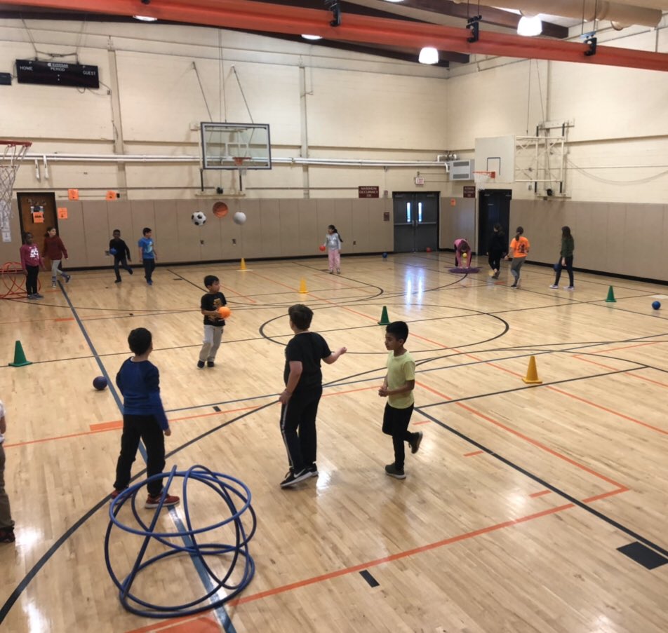 PolumboPE's tweet photo. PE Students were very busy workers today .... they had to build, defend and protect their own castles while also attempting to knock their opponent’s castles down at the same time. Go dukes!!! #offense #defense #PE4me #teamwork #CASTLEBALL @marlborosd @GoMESDukes https://t.co/WGFz36iL75