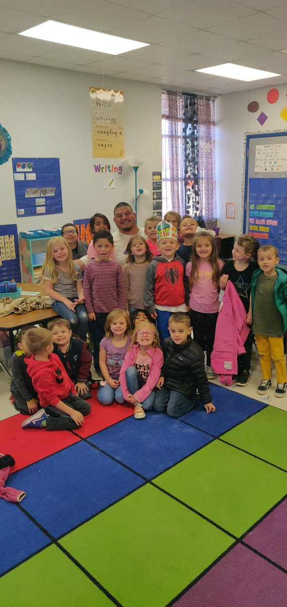 2michaelherring's tweet photo. Mr. Zapata helping out at Robinson Primary. Great WatchDog Dad...Raising Rockets. @RobinsonPrimary #robinsonisd https://t.co/Yk5yPLyfhk