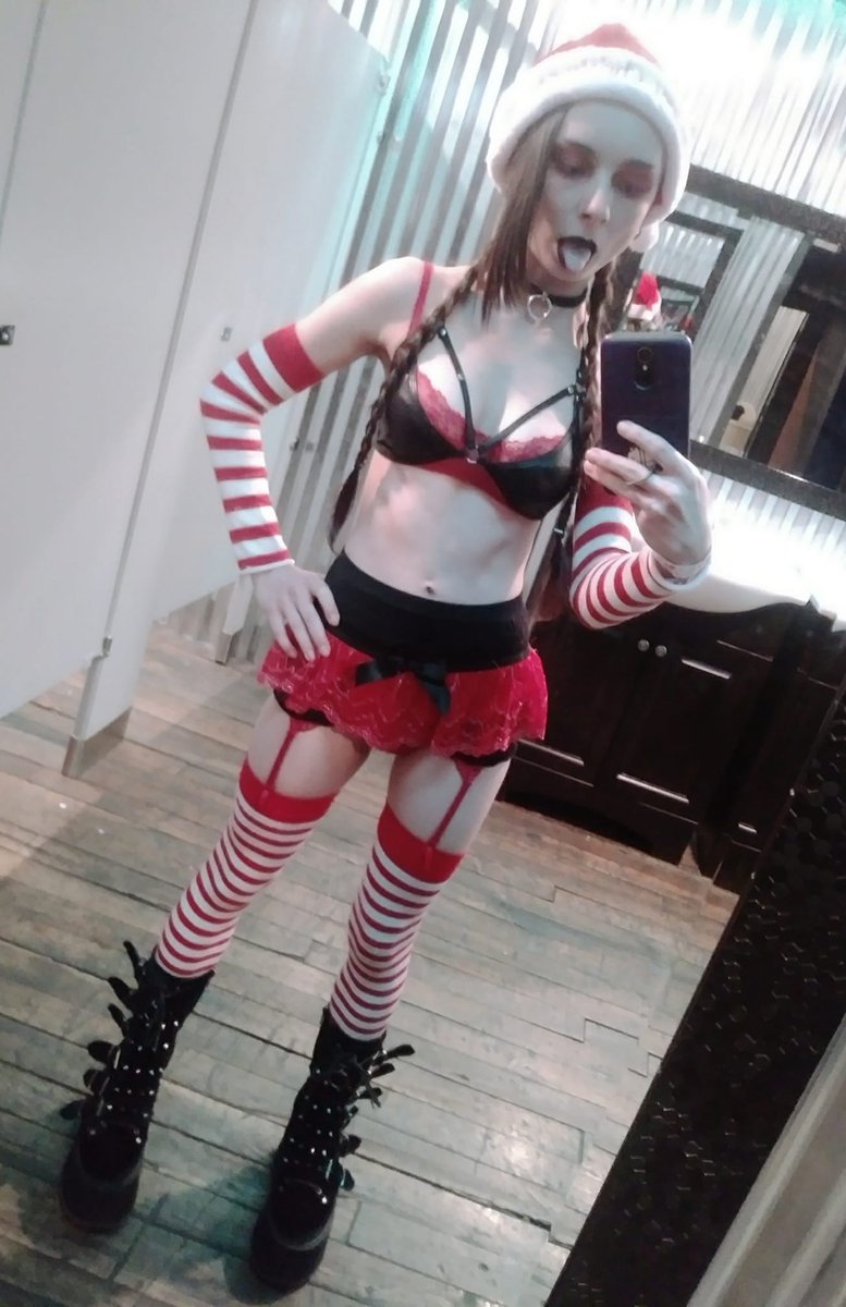 BizarreShelby's tweet photo. Hoe hoe hoe https://t.co/q3agwIXvwC