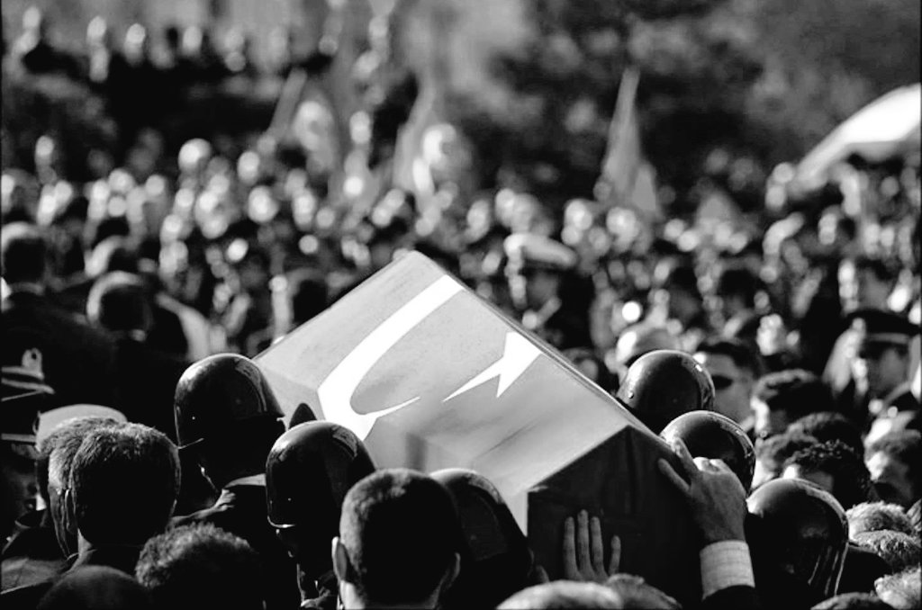 Barış Pınarı Harekat bölgesinde gerçekleştirilen bombalı araç saldırısı sonucu şehit düşen askerlerimize Allah’tan rahmet, yakınlarına ve milletimize başsağlığı dileriz.
Başımız Sağolsun.