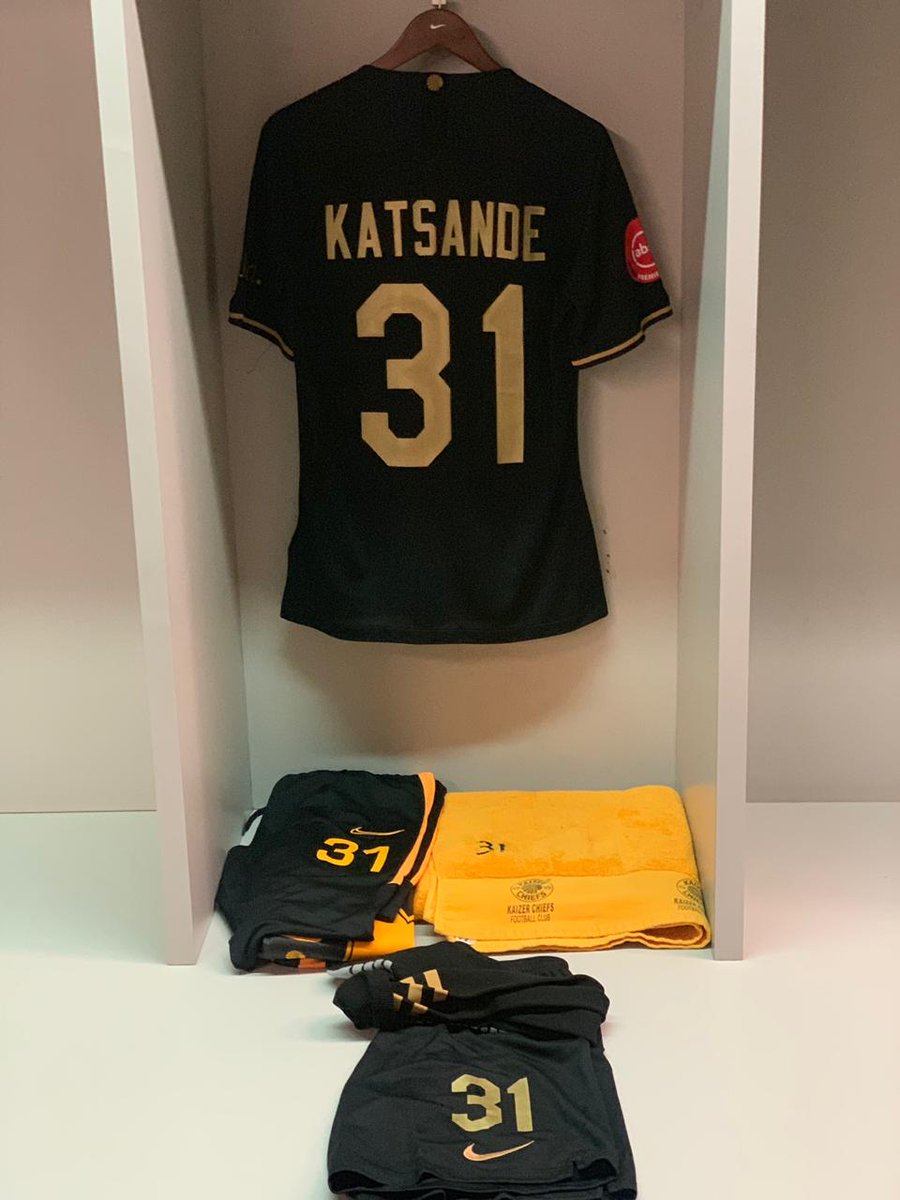 WillardKatsande's tweet photo. Kitoko makasi @KaizerChiefs #KaizerChiefs50 #Amakhosi4Life https://t.co/ewffXSFcpH