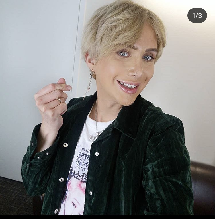 Kasey_Ribble's tweet photo. When Oil London Paid Thousands to “look like Jimin“ but ended up looking like Kristen Wiig! I have serious concerns! Also he “married“ a cardboard cut out of Jimin! Im so confused 🤦🏽‍♀️🤦🏽‍♀️🤦🏽‍♀️ https://t.co/DbORecbeHu
