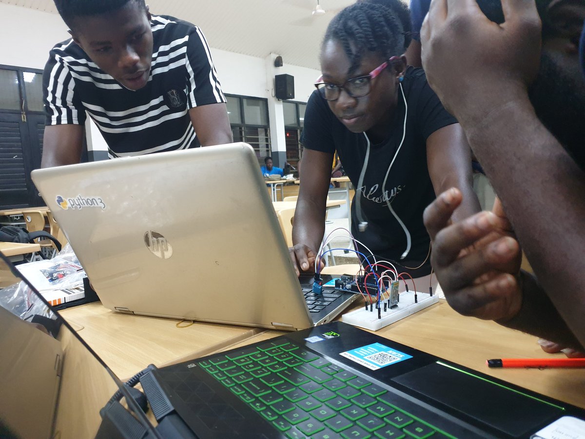 blackdemi_god's tweet photo. Trainees telling us their problems and solutions using the design thinking approach. Some also hard at work #Industry40 #WorkspaceBootcamp #InternetOfThings
@workspacegh @AmoahWilson1 https://t.co/HBGg7ocno5