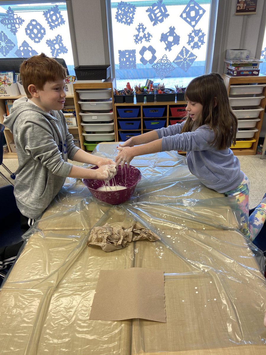 My grade 2’s had so much fun making oobleck today in science as we continue to learn about solids and liquids! Oobleck is a non-Newtonian fluid, an unusual material that is both solid and liquid.