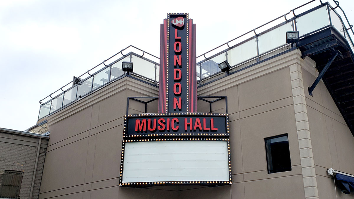 jdsigngroup's tweet photo. What a beauty! Check out the newly installed JD Sign Group project @londonmusichall 

#signs #illuminatedsigns #signsoftwitter #londonmusichall #finishedproduct #signinstallers #design #designinspiration https://t.co/TQ9ABPowzl