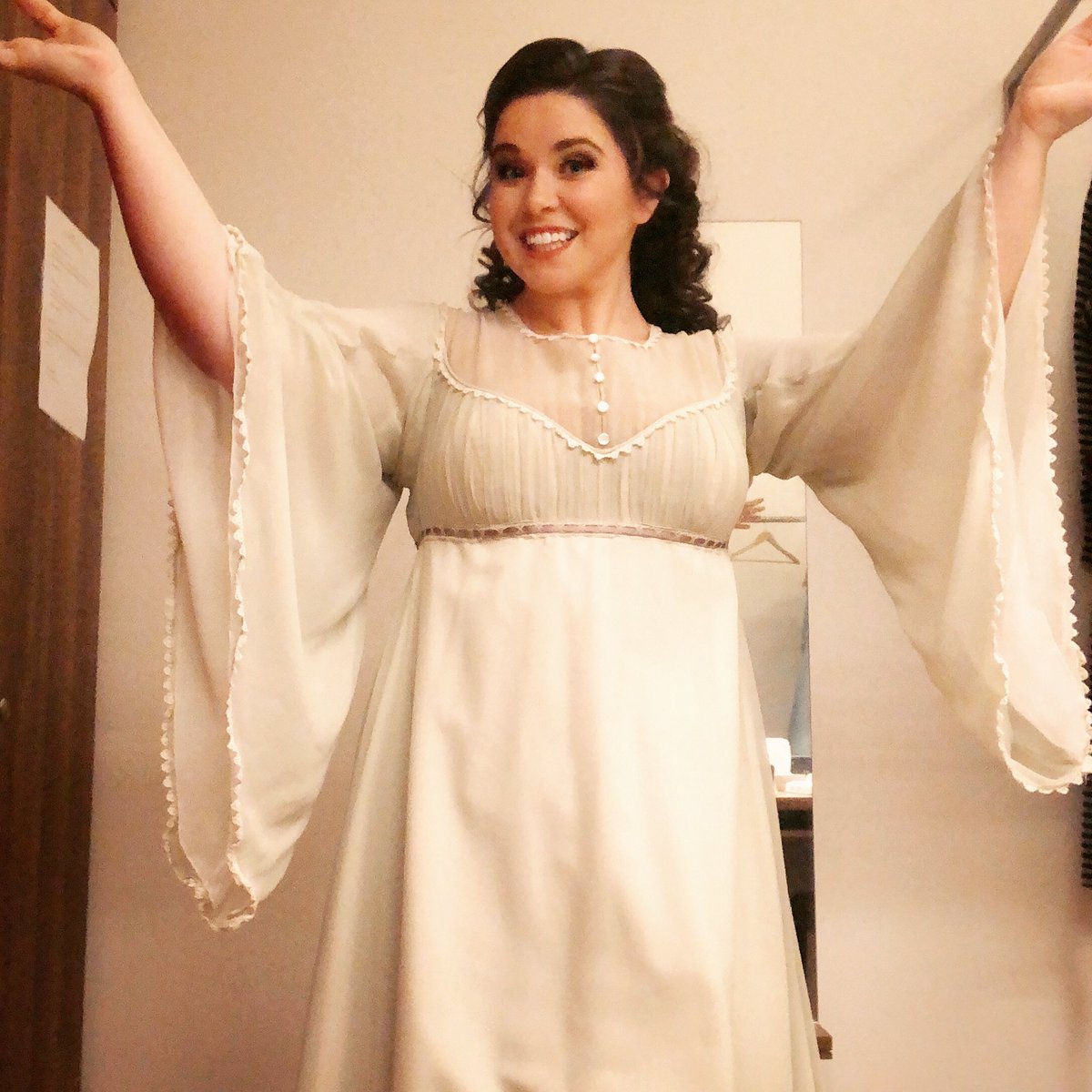 TaraErraught's tweet photo. I was delighted to sing my first show of 2020 at the @WrStaatsoper last night, Rosina in Rossini’s il Barbiere di Siviglia. 🥰🎉☘️ I am already looking forward to our next show on Friday! #iloverossini https://t.co/XcLYcjEFAx