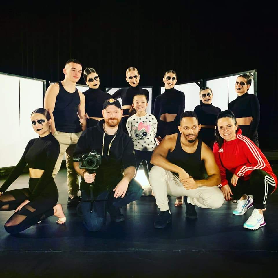 soda_crew's tweet photo. 🎥Tournage « TALK TO ME! » 
1ere Partie ✅
Merci à la Ville de Chassieu pour leur soutien , un plaisir de tourner  dans cette belle salle le KARAVAN théâtre ! 
Suite du tournage ... soon ..😉✌️
#talktome #dancecreation #courtmetrage #sodacrew #tournage #film #harcelementscolaire https://t.co/VKp0iAVGsu