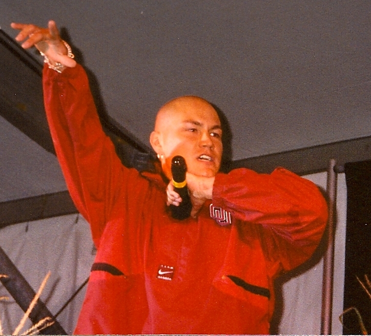 litefoot's tweet photo. Rockin' stages with that traditional haircut and mic in my hand.
#RISE #ChiefMC #RISE #rapper #rap #hiphop #indigenous #native #nativeamerican #litefoot #cherokee #nativestyle #actor #entrepreneur https://t.co/UALN8xfLYN