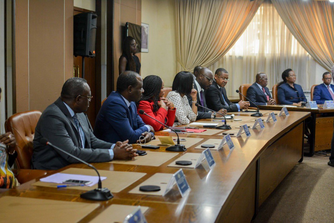 Les membres du gouvernement ont présenté ce jour leurs vœux au <a href="/Pm_JulienNkoghe/">Julien Nkoghe Bekale</a>. Prononçant son discours, le ministre d’Etat, ministre de l’Intérieur, <a href="/LambertMATHA1/">Lambert-Noël MATHA</a>, a réaffirmé l’engagement du gouvernement à œuvrer aux côtés de son chef avec probité et sens du devoir.