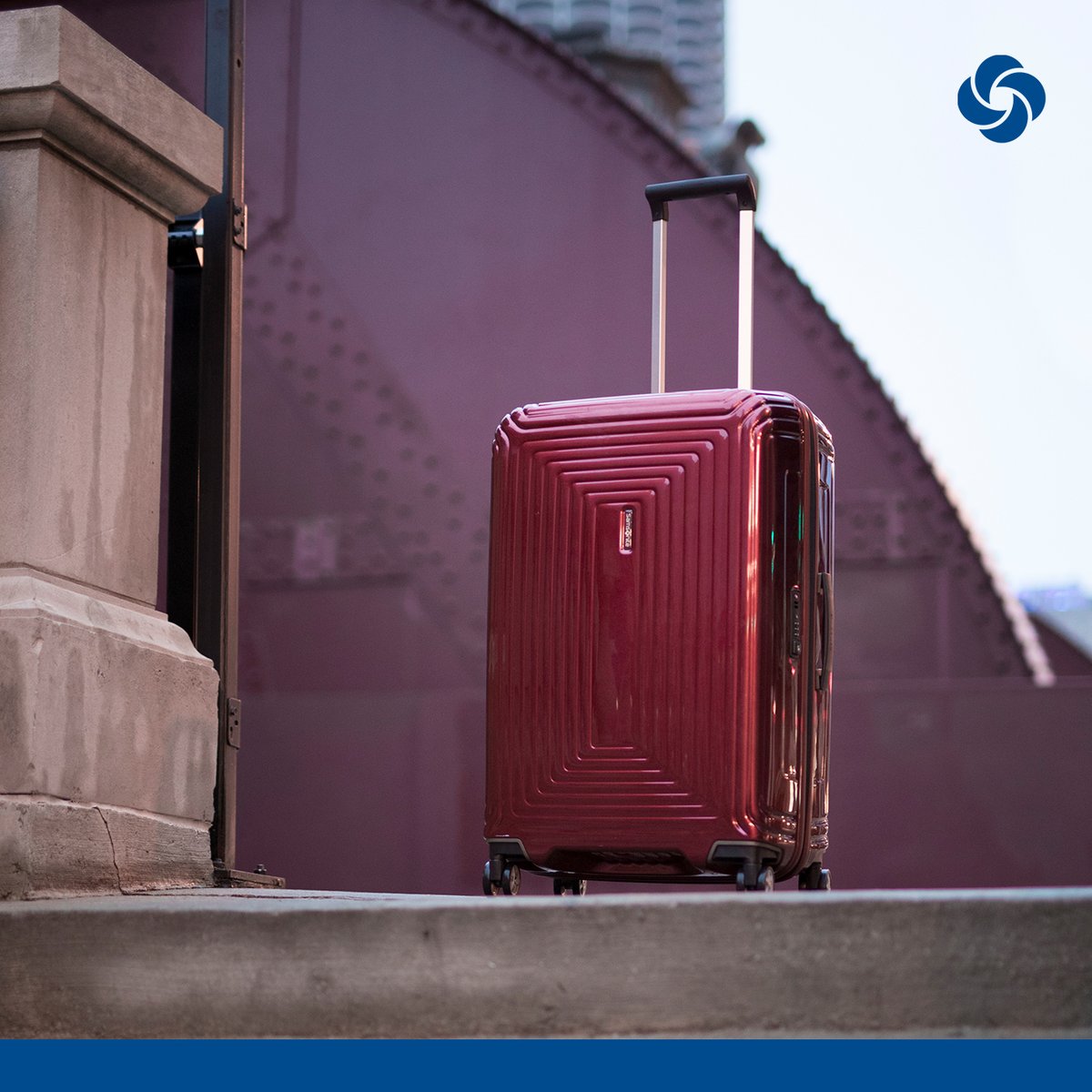 On-the-move with the Neopulse Spinner Medium in metallic #red.⠀

#travelSamsonite #SamsoniteCanada #luggage #traveltheworld #vacationstyle #KeepMoving