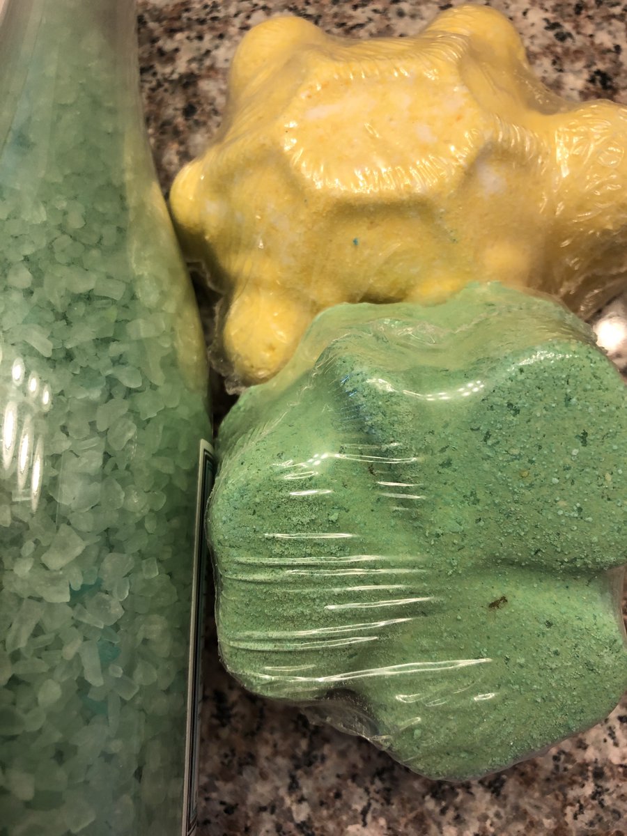 jen_conaway's tweet photo. After a long hard holiday season (!) a bubble bath sounds like a great idea. It's National Bubble Bath Day!  I can hear my bath calling me...

#cba
#consciousbusiness
#nationalbubblebathday
#inspiration
#growyourincome
#fairydust https://t.co/BHpTAfx0QM
