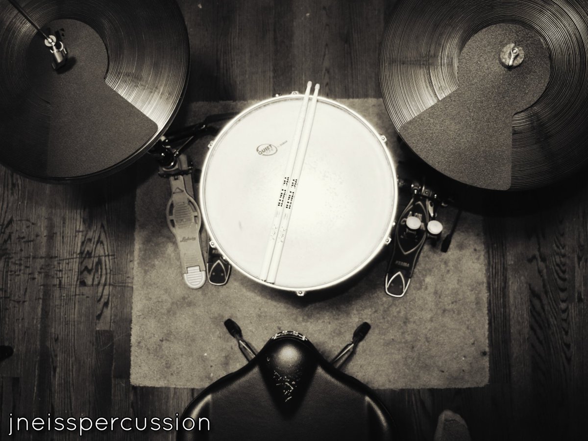 NeissBeats's tweet photo. NEW LAB
•
Have fought for years with the struggle of "I want a drumset" but "I live in an apartment". I finally put everything together and now have a super nice basic kit. As quiet as can be
•
#backtobasics
•
#drums #drumkit #quietdrums #drumpractice #music #percussion https://t.co/AgiPcKRVEE